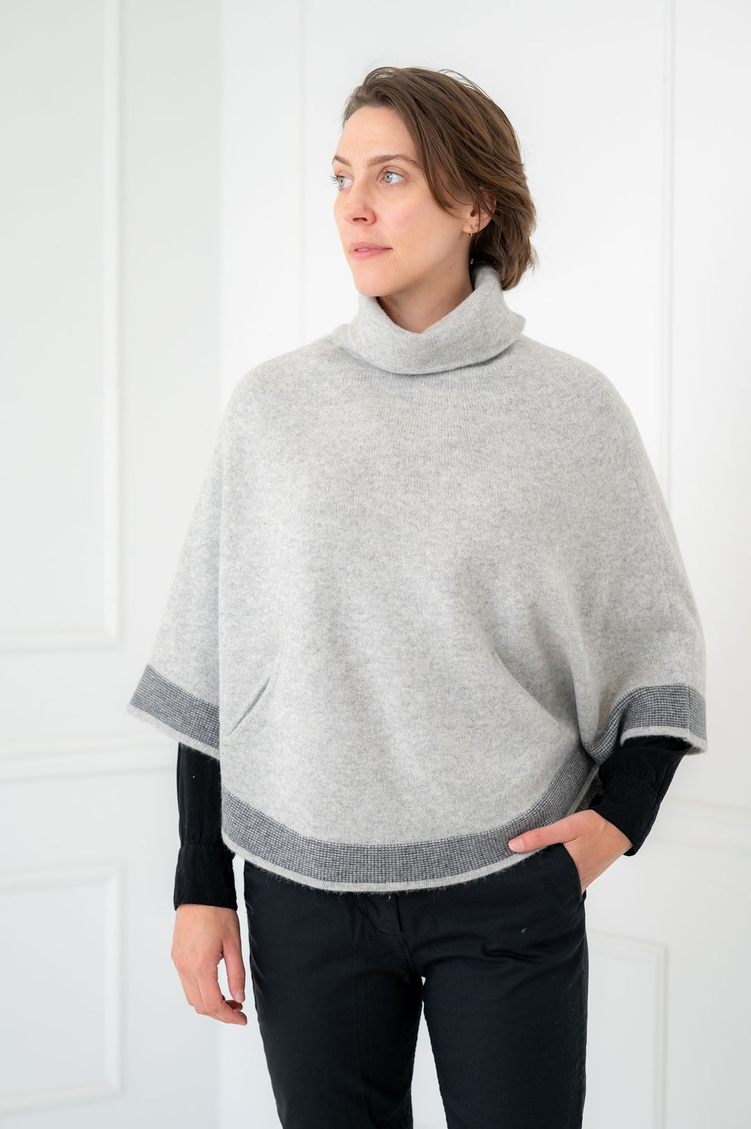 100% Cashmere Light Grey Round Poncho